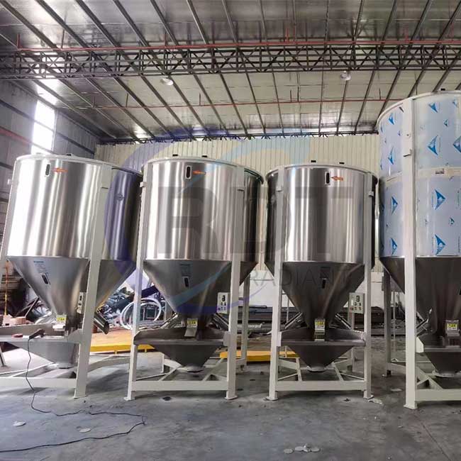 Plastic dry mixer