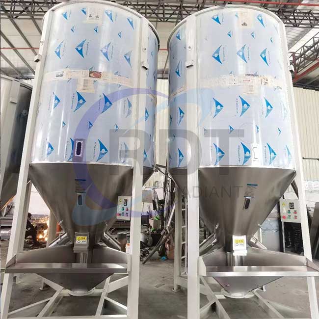 Plastic dry mixer